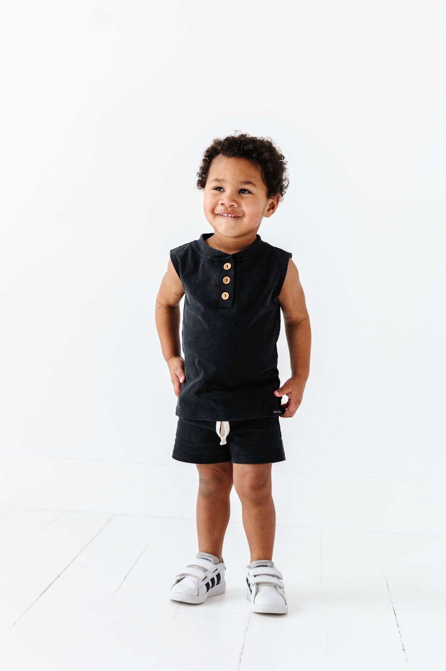 ACID WASH SHORTS - BLACK