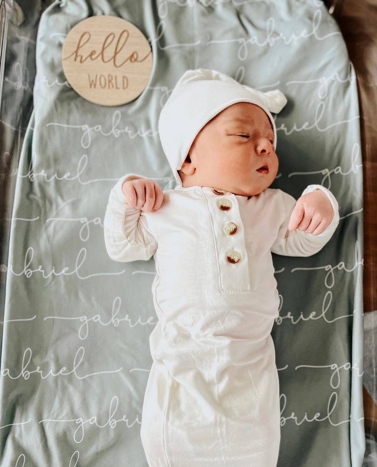 Newborn Knotted Baby Gown and Hat Set: White