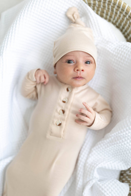 Newborn Knotted Baby Gown and Hat Set: Sand