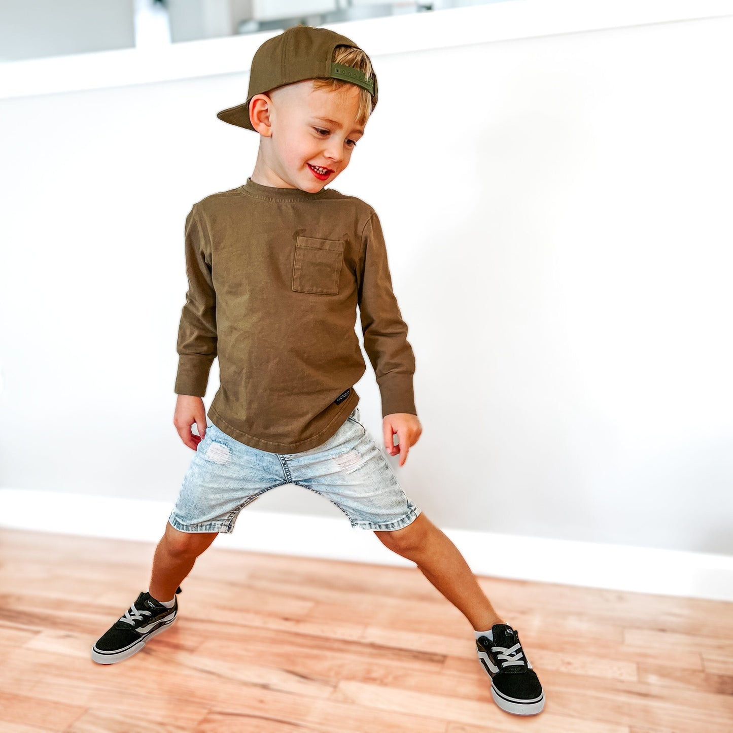 DENIM SHORTS - LIGHT WASH