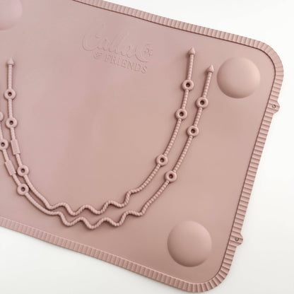 The Tidy Traveler - Solid Placemat Set: Black Checkered