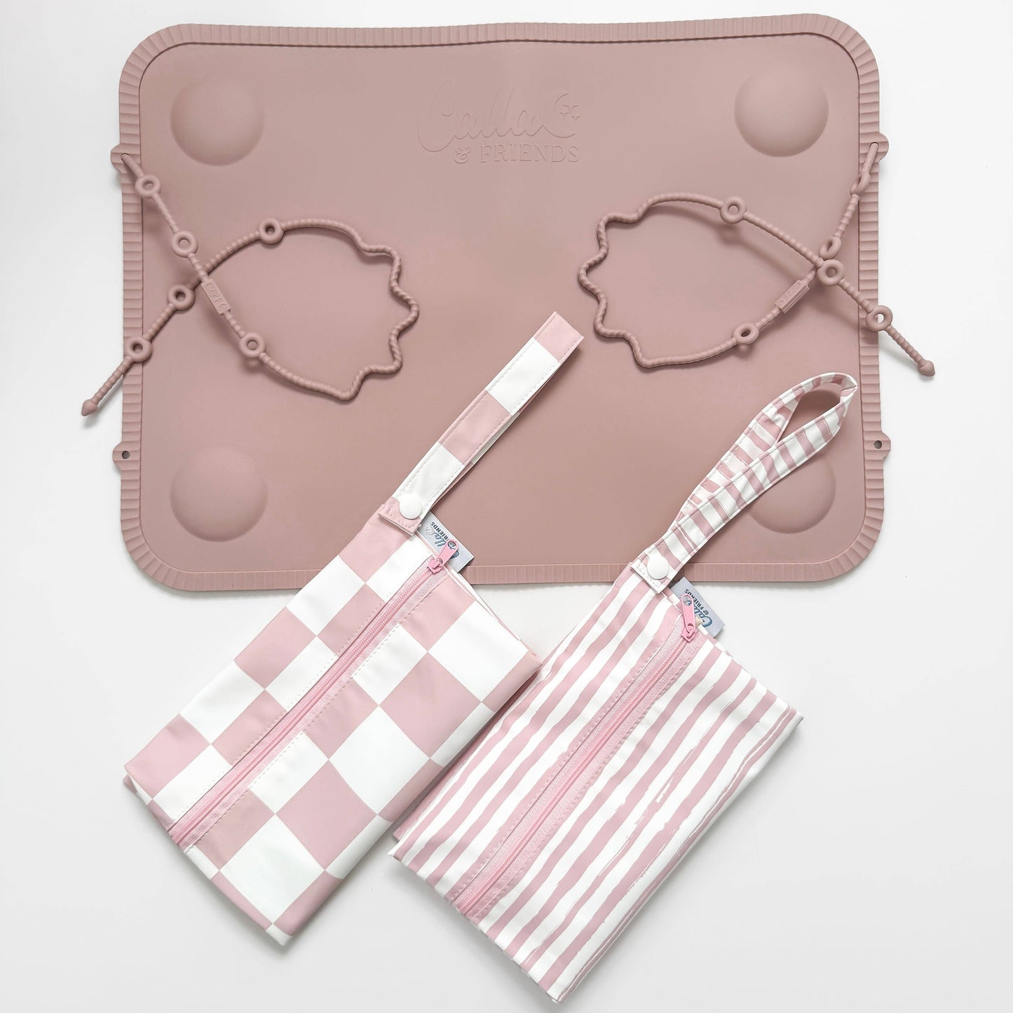 The Tidy Traveler - Solid Placemat Set: Black Checkered
