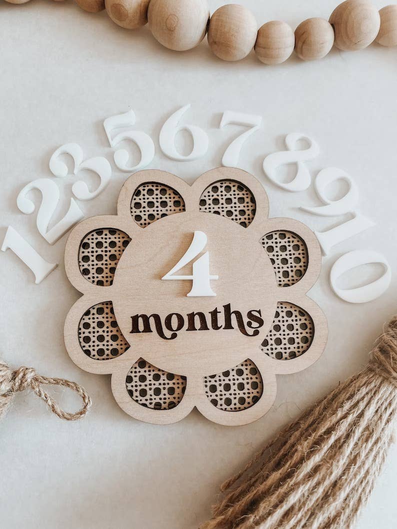 Flower Rattan Interchangeable Monthly Milestone Sign