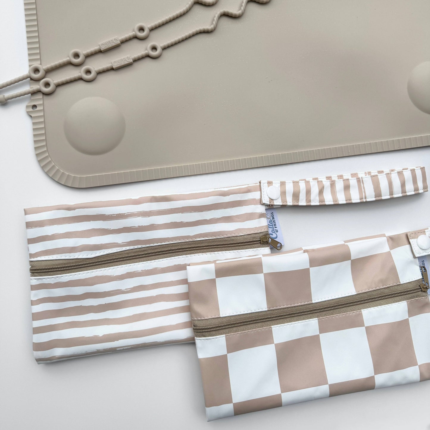 The Tidy Traveler - Solid Placemat Set: Black Checkered